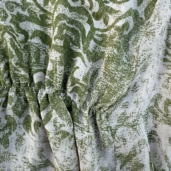 Beautiful Green Lightweight Motherhood Maternity Tank Size Small - Picture 3 of 4